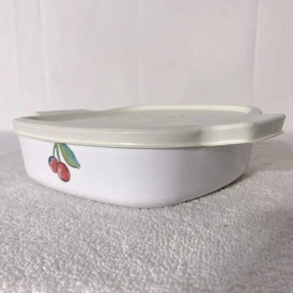 Vintage Corningware Cherry Fruits Pattern Square Casserole With Rubber Tight Lid - Picture 13 of 16